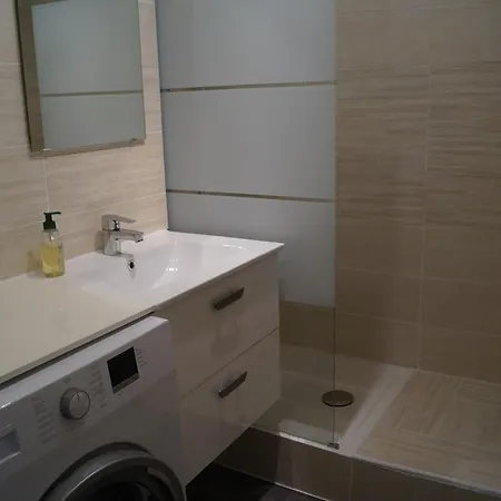 Renove Au Pied Des Pistes Avec Terrasse - Fr-1-165a-22 *